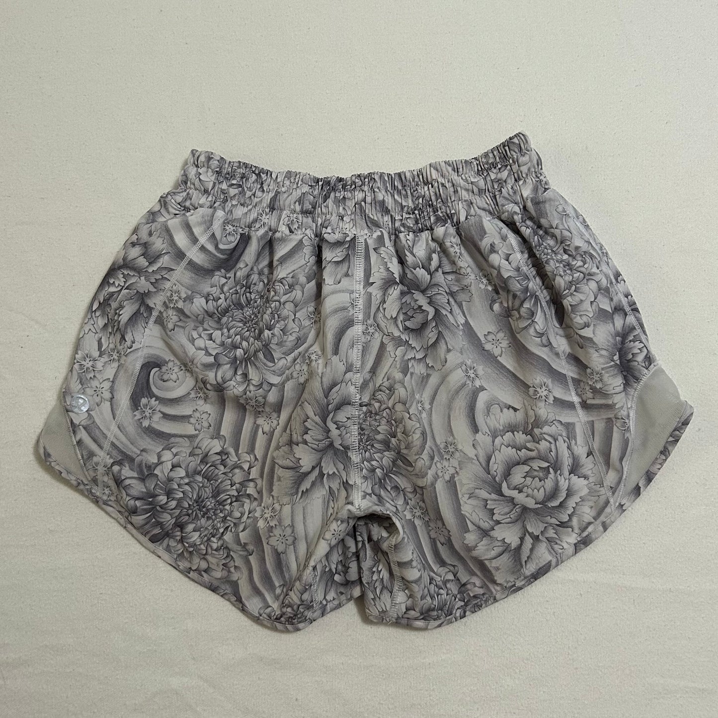 Lululemon Hotty Hot Short II